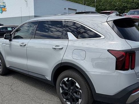Used 2024 Kia Sorento S w/ Panoramic Sunroof Package AWD/4WD image 5