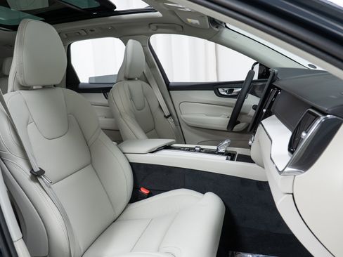 New 2026 Volvo XC60 T8 Ultra w/ Protection Package Premier image 22