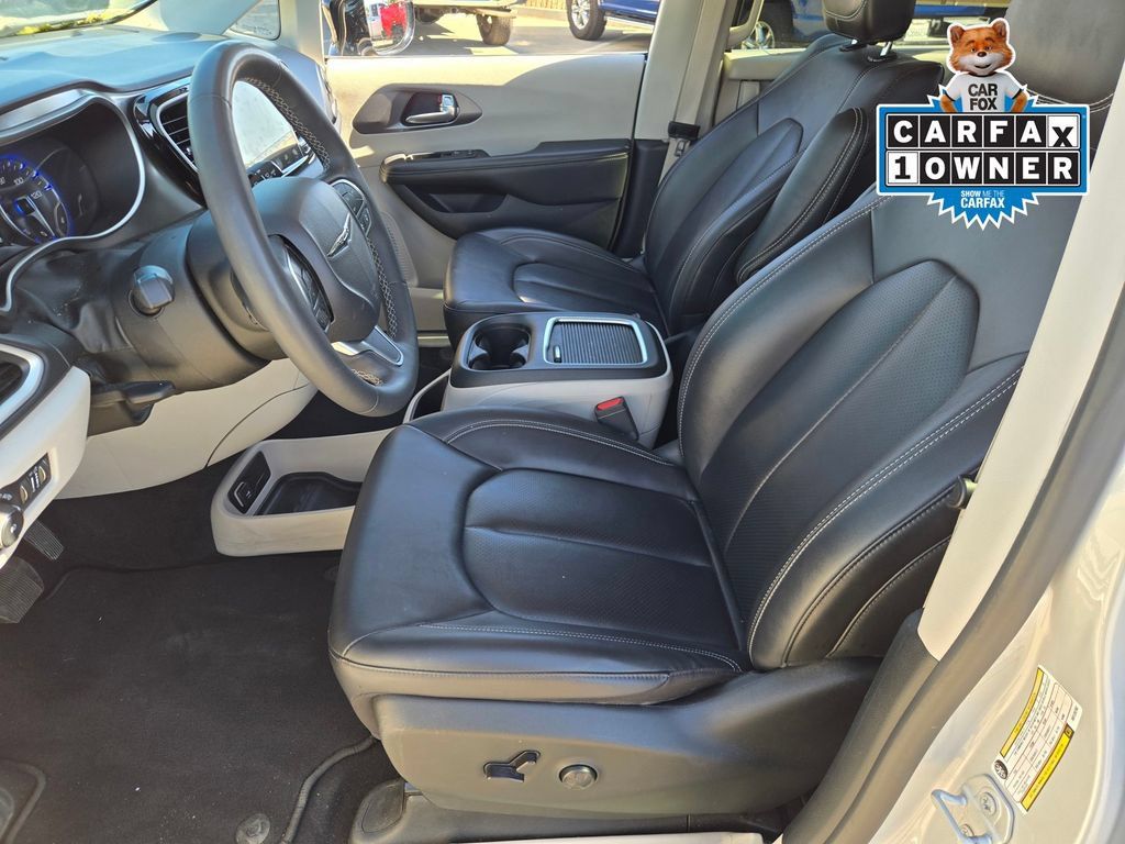 Used 2024 Chrysler Pacifica Touring-L FWD image 15