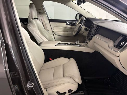 Used 2022 Volvo XC60 B5 Inscription w/ Advanced Package image 41