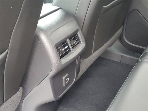 Used 2021 Chevrolet Equinox LT image 23