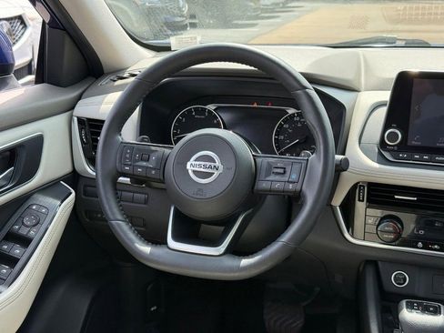 Used 2021 Nissan Rogue SV w/ Premium Package image 15