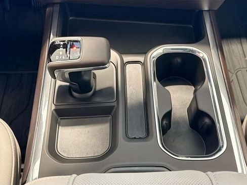 Certified 2026 GMC Sierra 1500 SLT w/ SLT Premium Package image 17