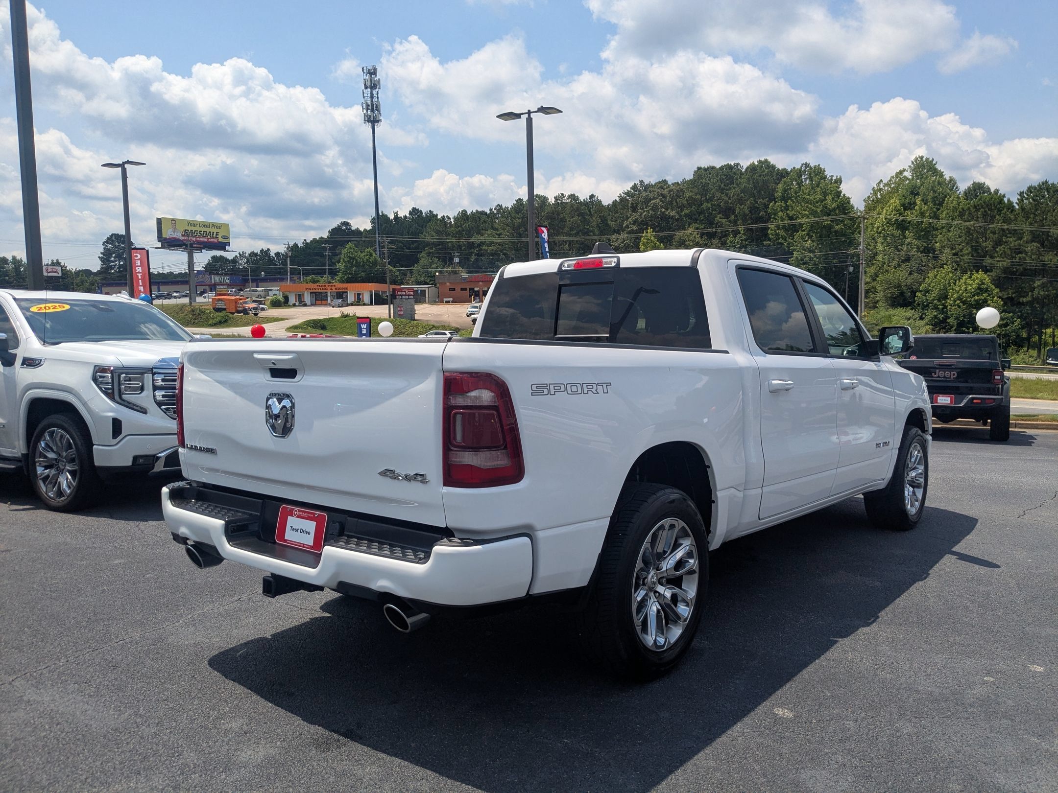 Used 2023 RAM 1500 Laramie AWD/4WD image 5
