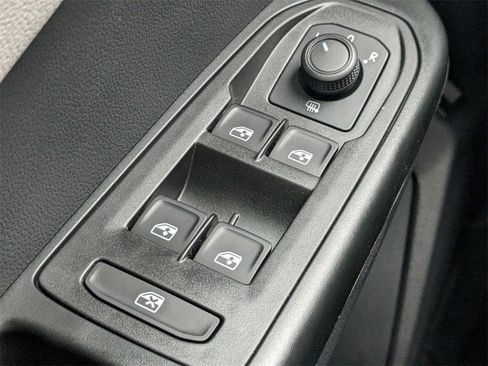 New 2024 Volkswagen Taos SE image 22