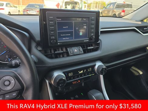 Used 2022 Toyota RAV4 XLE Premium image 27