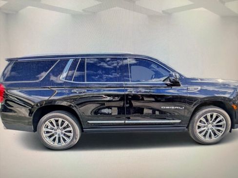 Used 2021 GMC Yukon Denali w/ Denali Premium Package AWD/4WD image 3