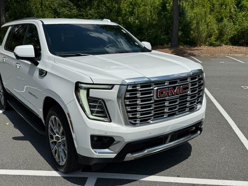 Used 2025 GMC Yukon XL Denali AWD/4WD image 17