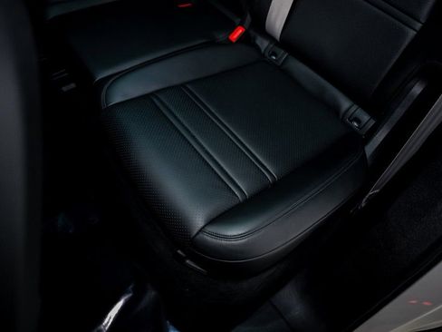 Used 2022 Porsche Cayenne S Platinum image 35