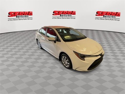 Used 2025 Toyota Corolla LE image 3
