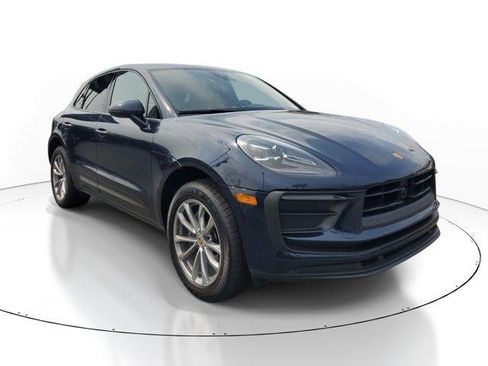 Used 2023 Porsche Macan AWD/4WD image 2