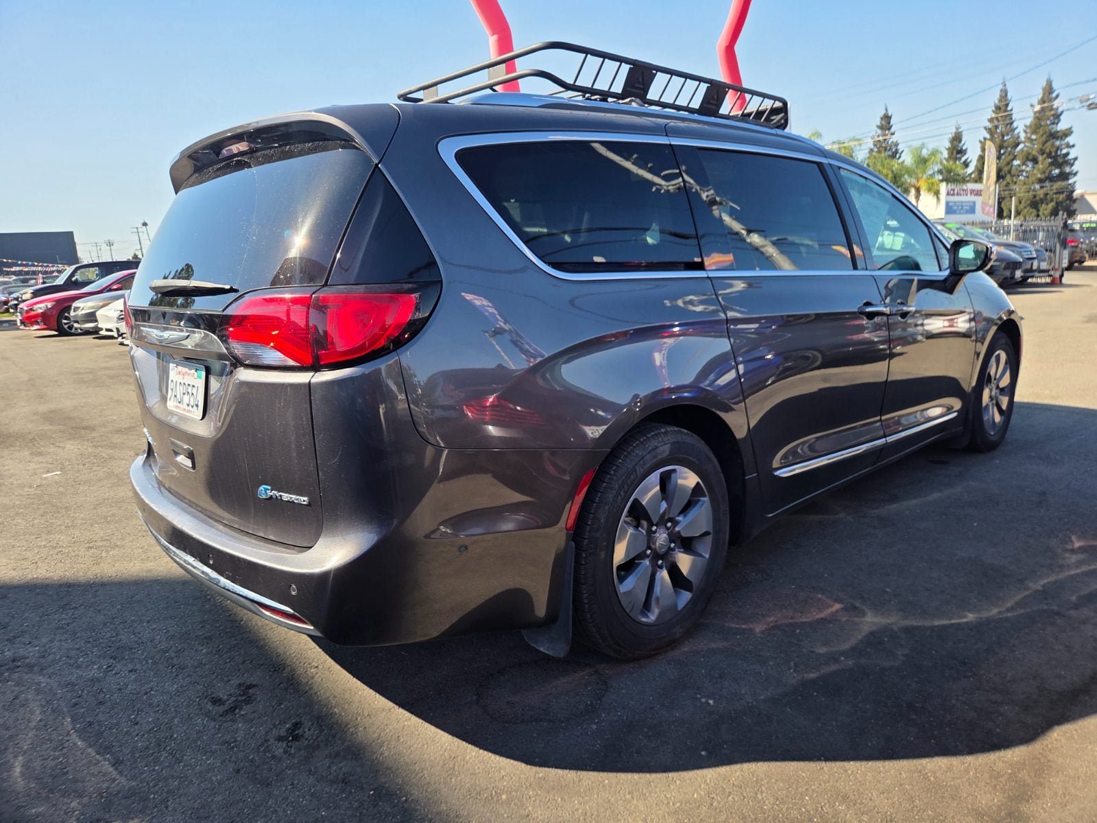 Used 2018 Chrysler Pacifica Limited w/ Advanced Safetytec Group FWD image 3