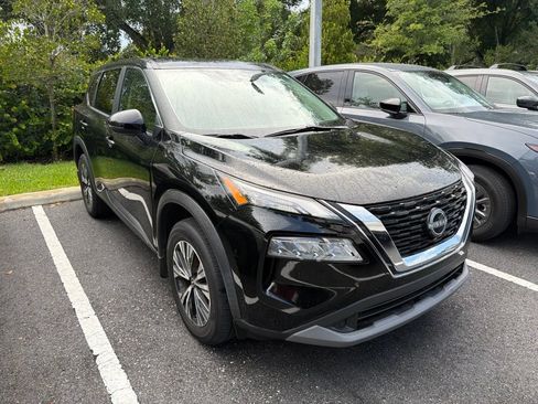 Used 2023 Nissan Rogue SV FWD image 2