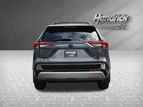 Used 2024 Toyota RAV4 SE image 9