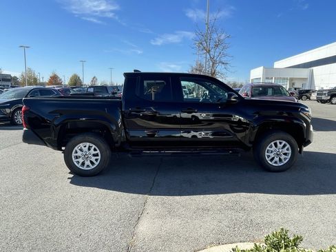 Used 2025 Toyota Tacoma SR image 9