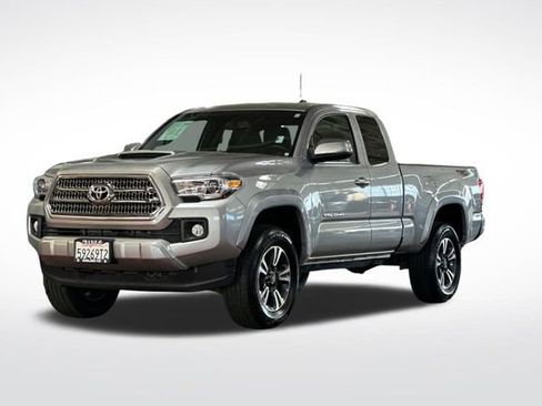 Used 2017 Toyota Tacoma TRD Sport image 8