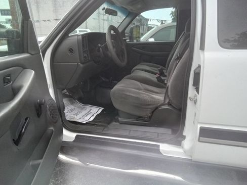Used 2004 Chevrolet Silverado 2500 4x4 Extended Cab image 9