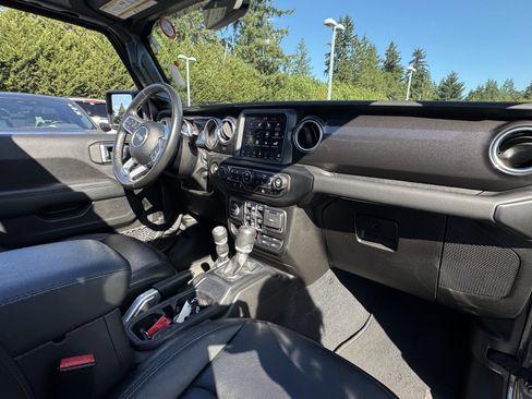 Used 2022 Jeep Wrangler Unlimited Sahara image 9