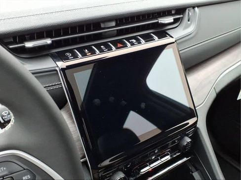 New 2025 Jeep Grand Cherokee Limited w/ Trailer Tow Package image 19