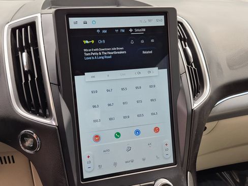 Used 2022 Ford Edge Titanium w/ Equipment Group 301A AWD/4WD image 18