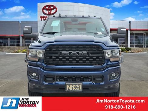 Used 2018 Toyota 4Runner Limited AWD/4WD image 2