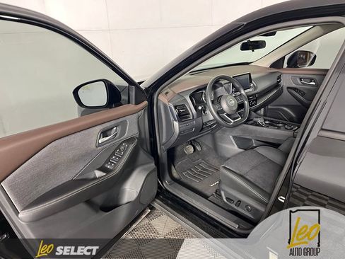 Used 2021 Nissan Rogue SV AWD/4WD image 9