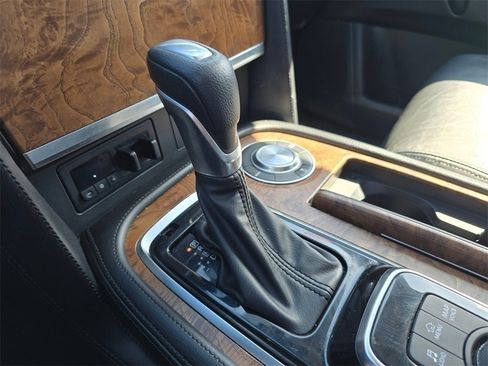 Used 2021 Nissan Armada SL w/ Captain's Chairs Package image 22