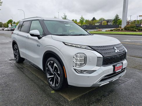 New 2025 Mitsubishi Outlander SEL image 2