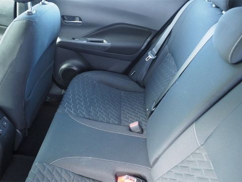 Used 2023 Nissan Kicks SV image 17