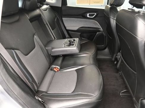 Used 2022 Jeep Compass Latitude FWD image 29