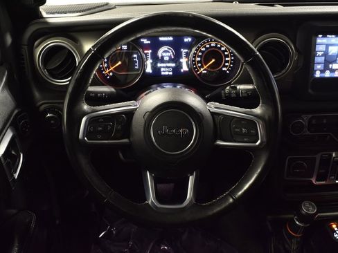 Used 2018 Jeep Wrangler Unlimited Sahara w/ Cold Weather Group image 17