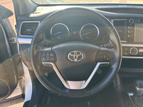 Used 2017 Toyota Highlander SE image 11