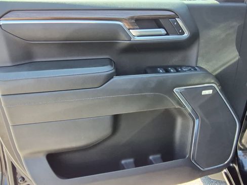 Used 2024 Chevrolet Silverado 1500 LT Trail Boss w/ Convenience Package II image 9