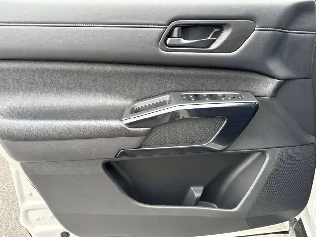 Certified 2025 Nissan Pathfinder SV AWD/4WD image 30