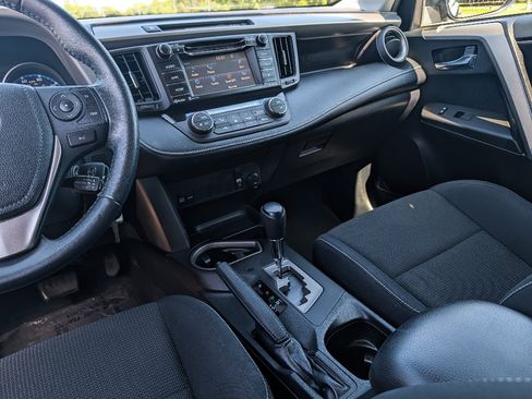 Used 2017 Toyota RAV4 XLE w/ Carpet Mat Package AWD/4WD image 24