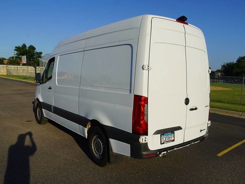 Used 2020 Freightliner Sprinter 2500 RWD image 11