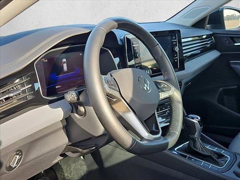 Used 2025 Volkswagen Jetta SE image 7