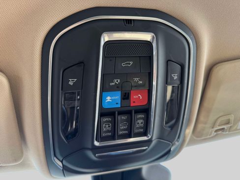 Used 2021 Jeep Grand Cherokee L Limited AWD/4WD image 28