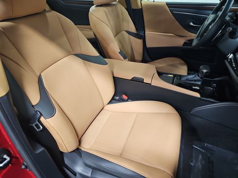 Used 2024 Lexus ES 350 w/ Premium Package FWD image 10