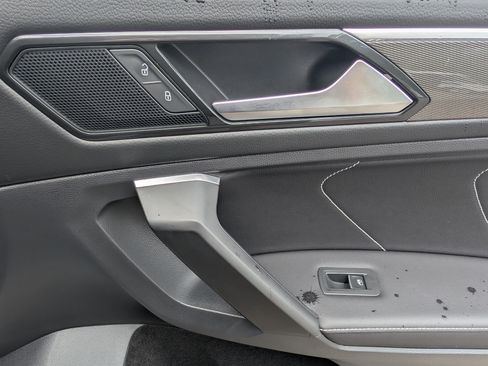 Used 2023 Volkswagen Tiguan SE R-Line FWD image 23