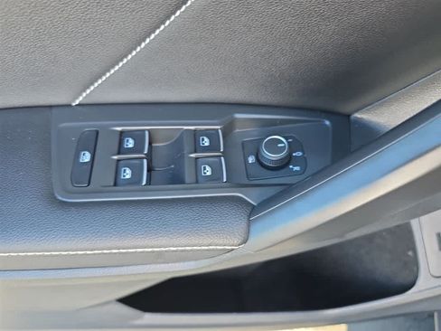 Used 2022 Volkswagen Tiguan SE AWD/4WD image 17
