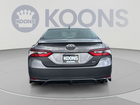 Used 2021 Toyota Camry SE FWD image 5