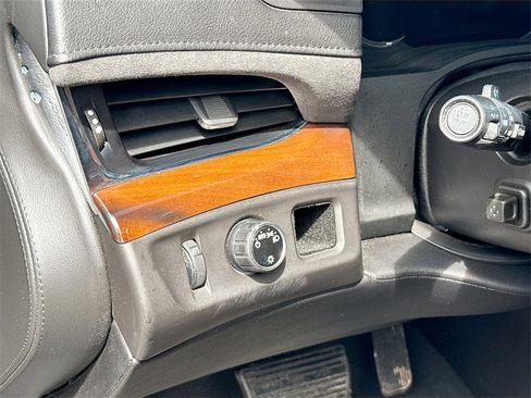 Used 2018 Cadillac Escalade Luxury image 11