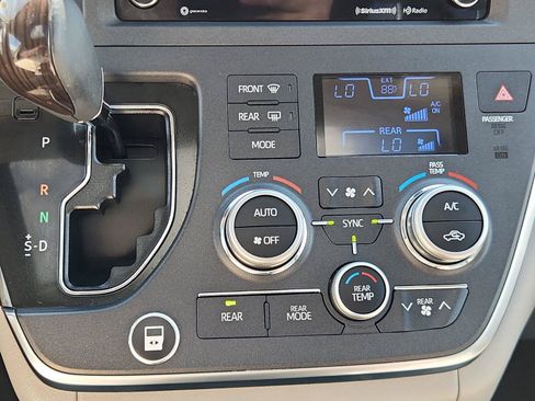 Used 2019 Toyota Sienna XLE w/ XLE Navigation Package FWD image 25