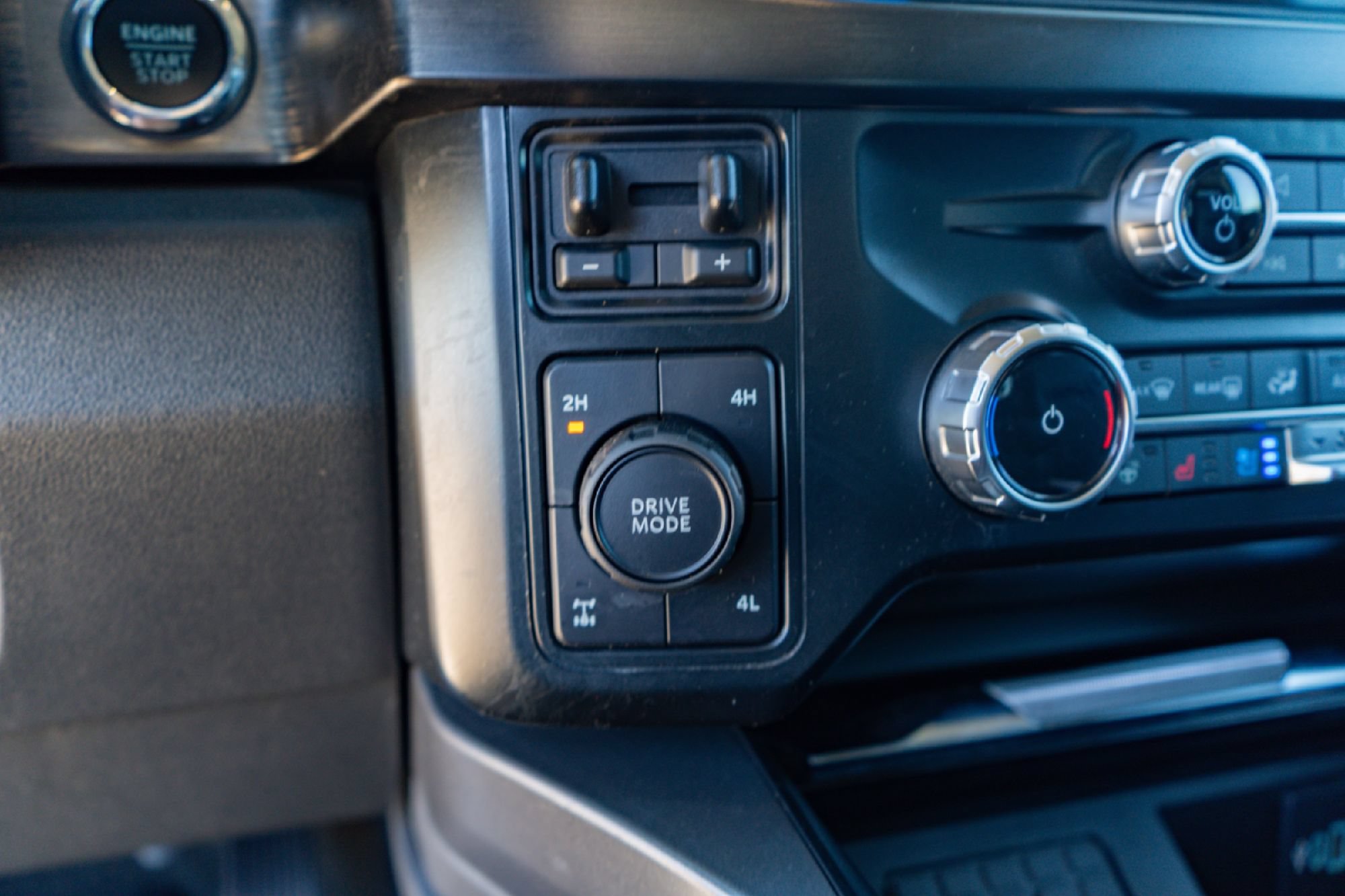 Used 2023 Ford F250 Lariat w/ Tow Technology Package AWD/4WD image 17