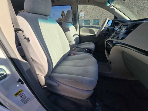 Used 2012 Toyota Sienna LE image 11