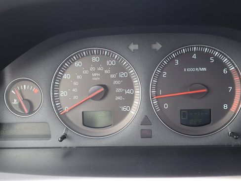 Used 2004 Volvo XC70 AWD/4WD image 24