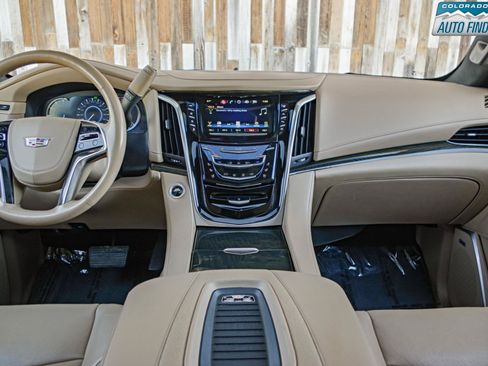 Used 2019 Cadillac Escalade Platinum AWD/4WD image 17