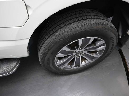 Used 2019 Nissan Titan SL image 13