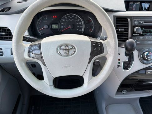 Used 2014 Toyota Sienna LE FWD image 16